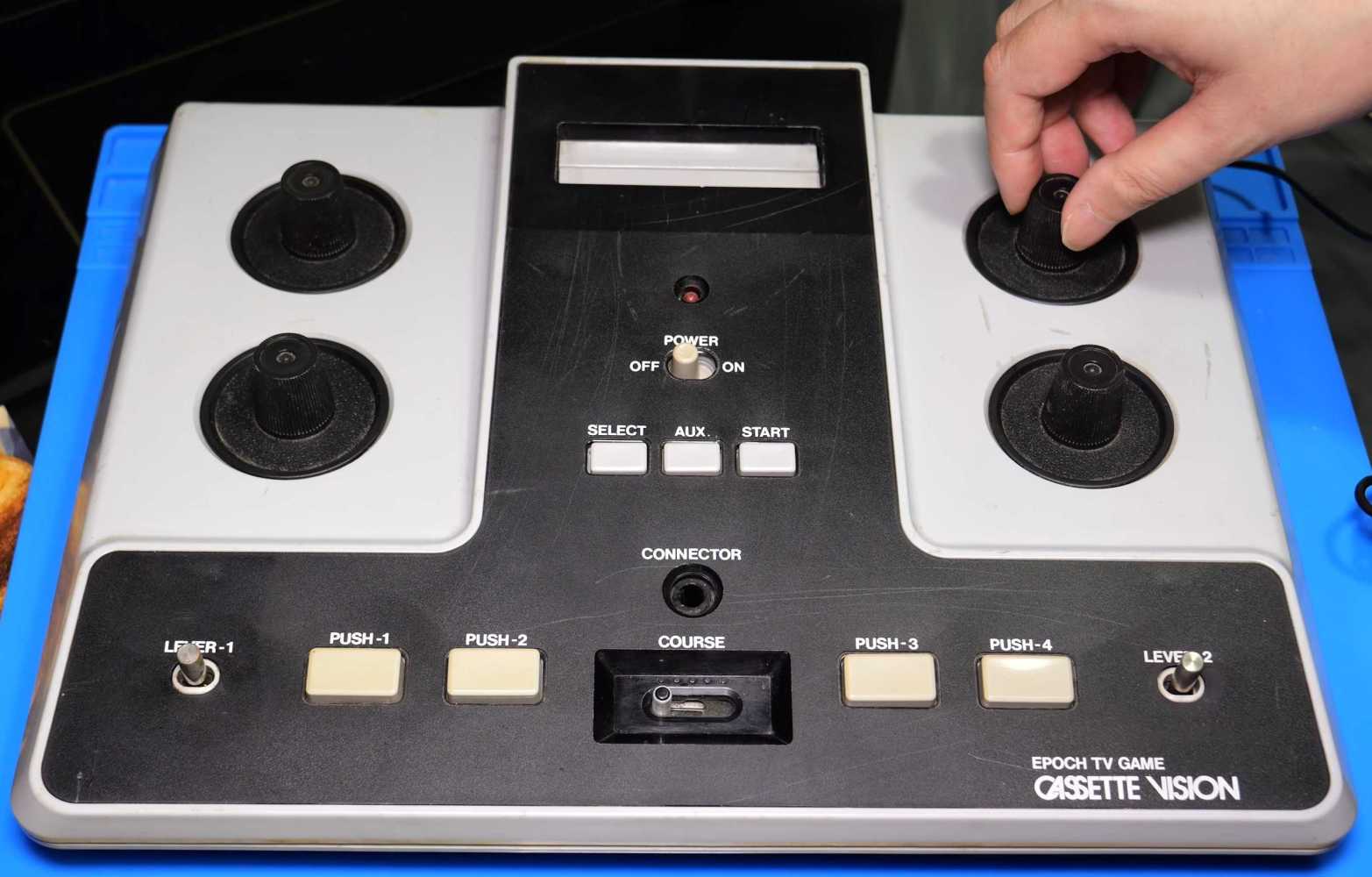 40年以上前のレトロゲーム機は直るか！？エポック社カセットビジョン