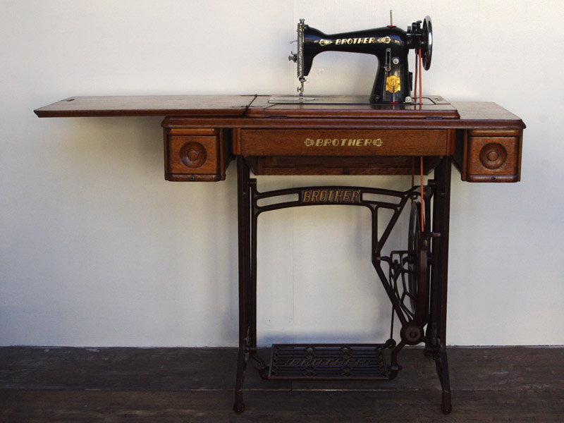 No.546 BROTHER ブラザー製 家庭用足踏みミシン：アンティークミシン