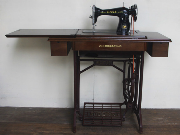 No.655 RICCAR リッカー製 家庭用足踏みミシン：アンティークミシン