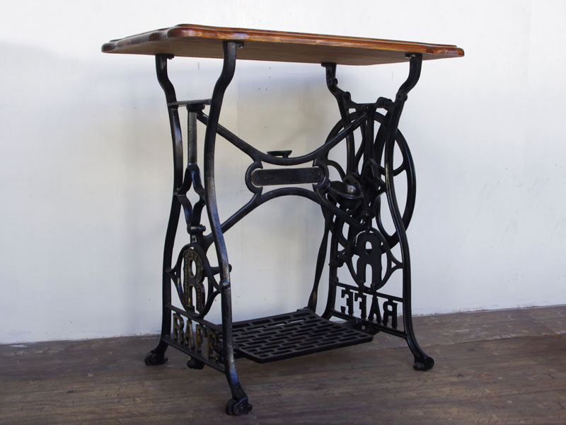 No.924 ドイツ製アンティーク足踏みミシンの鋳鉄脚テーブル