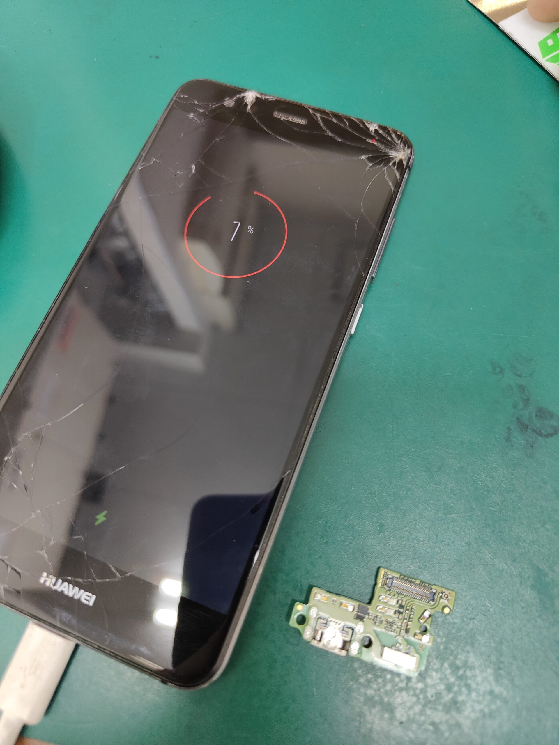 全く充電できないHuawei P10liteの修理 | スマホ修理の【SkillOne