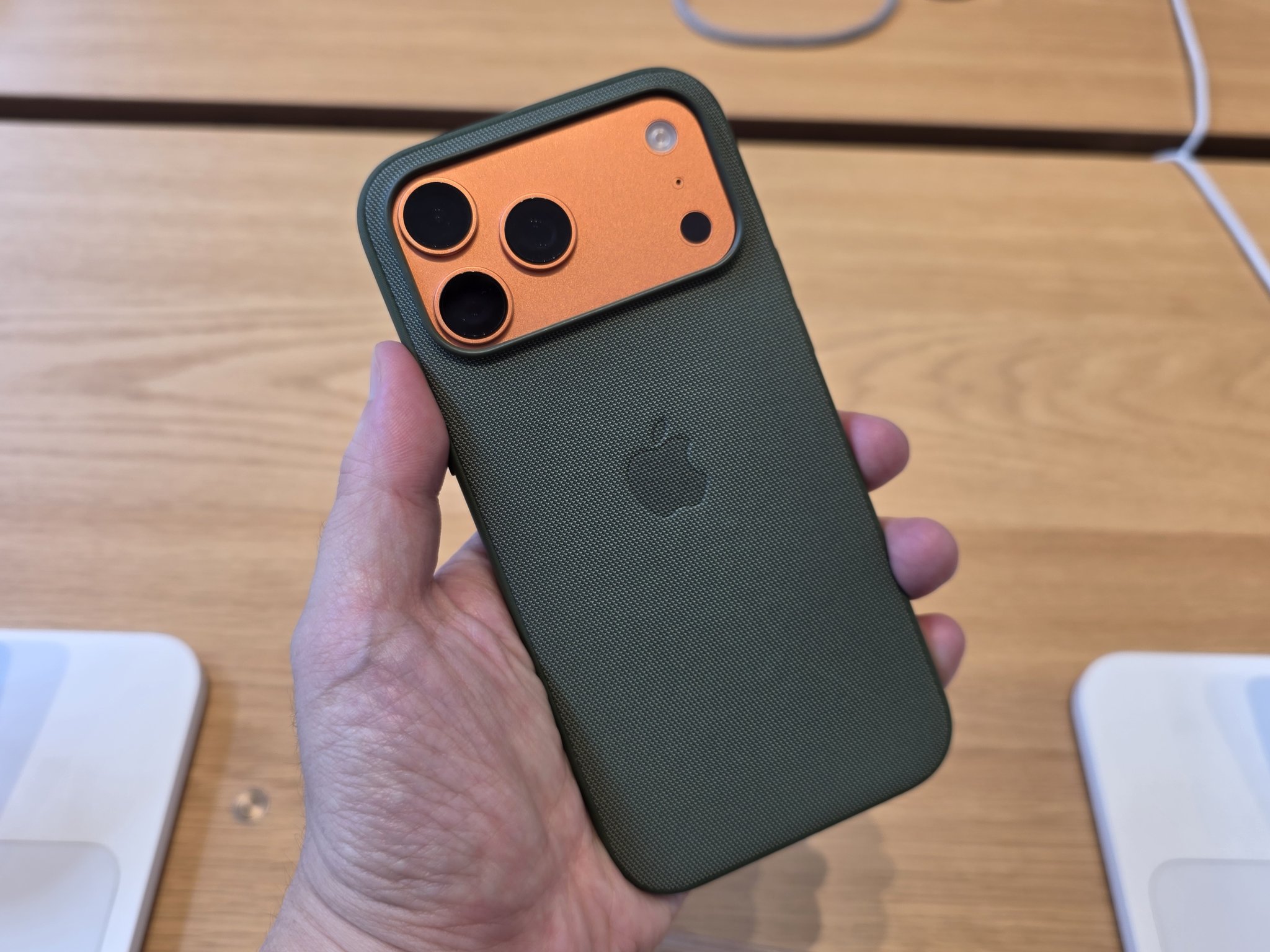 iPhone 17 Pro (Max)」オレンジ最大のデメリット？ケース選びが難しい