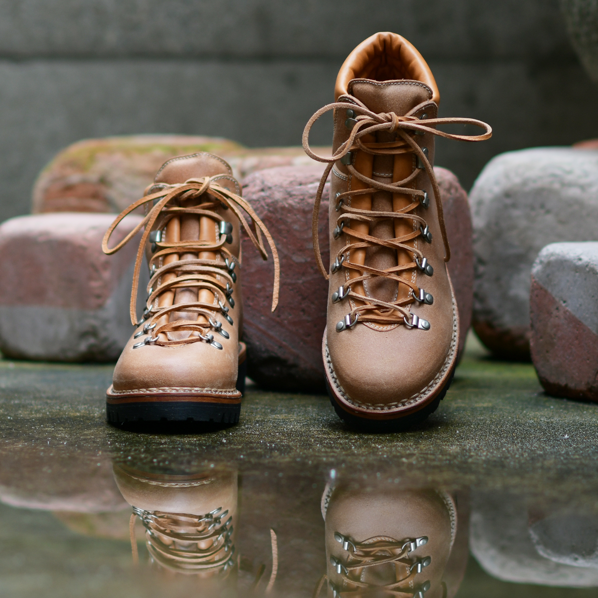 Vinci Hand Made Boots in Toscana Italy. - Silver and Gold