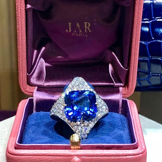 貧乏人はお断り！？現代最高峰のジュエラーJARのハイジュエリーの魅力