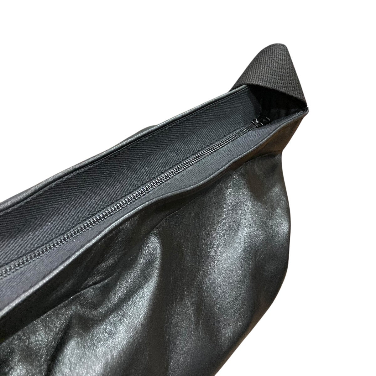 YOHJI YAMAMOTO(ヨウジヤマモト) レザーショルダーバッグ ブラック