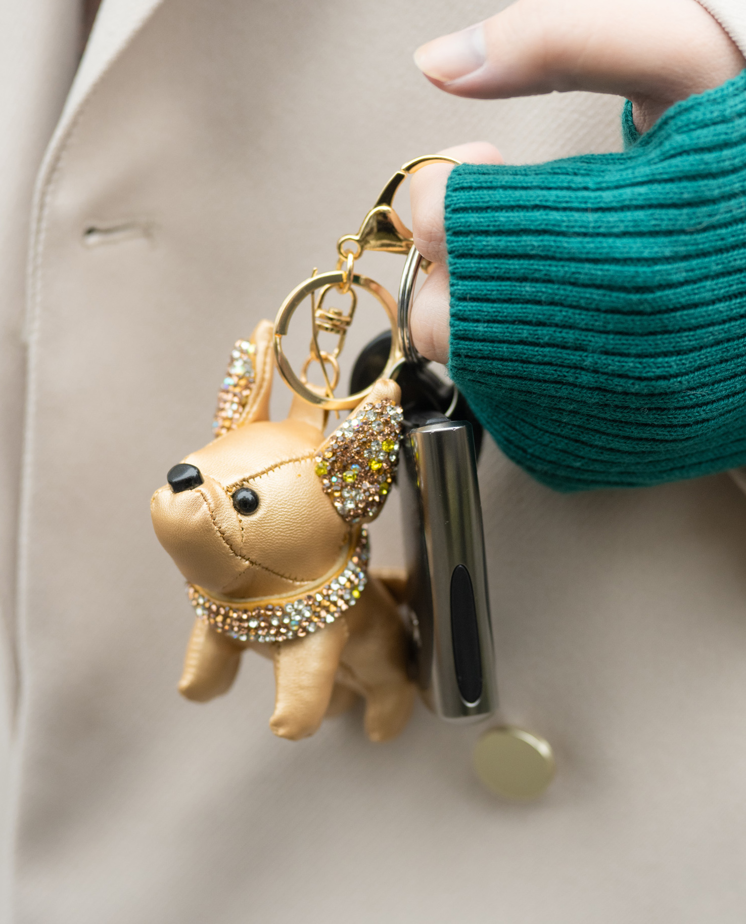 ラインストーン付きミニドッグマスコットチャーム - YEVS