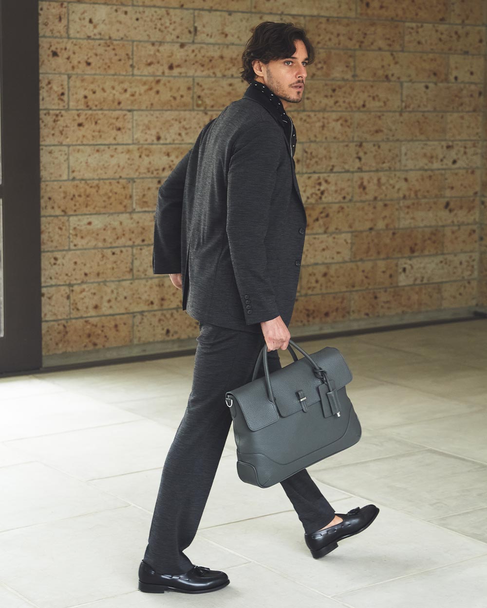 ペッレモルビダ】現代のスタイルにマッチした フラップビジネスバッグ