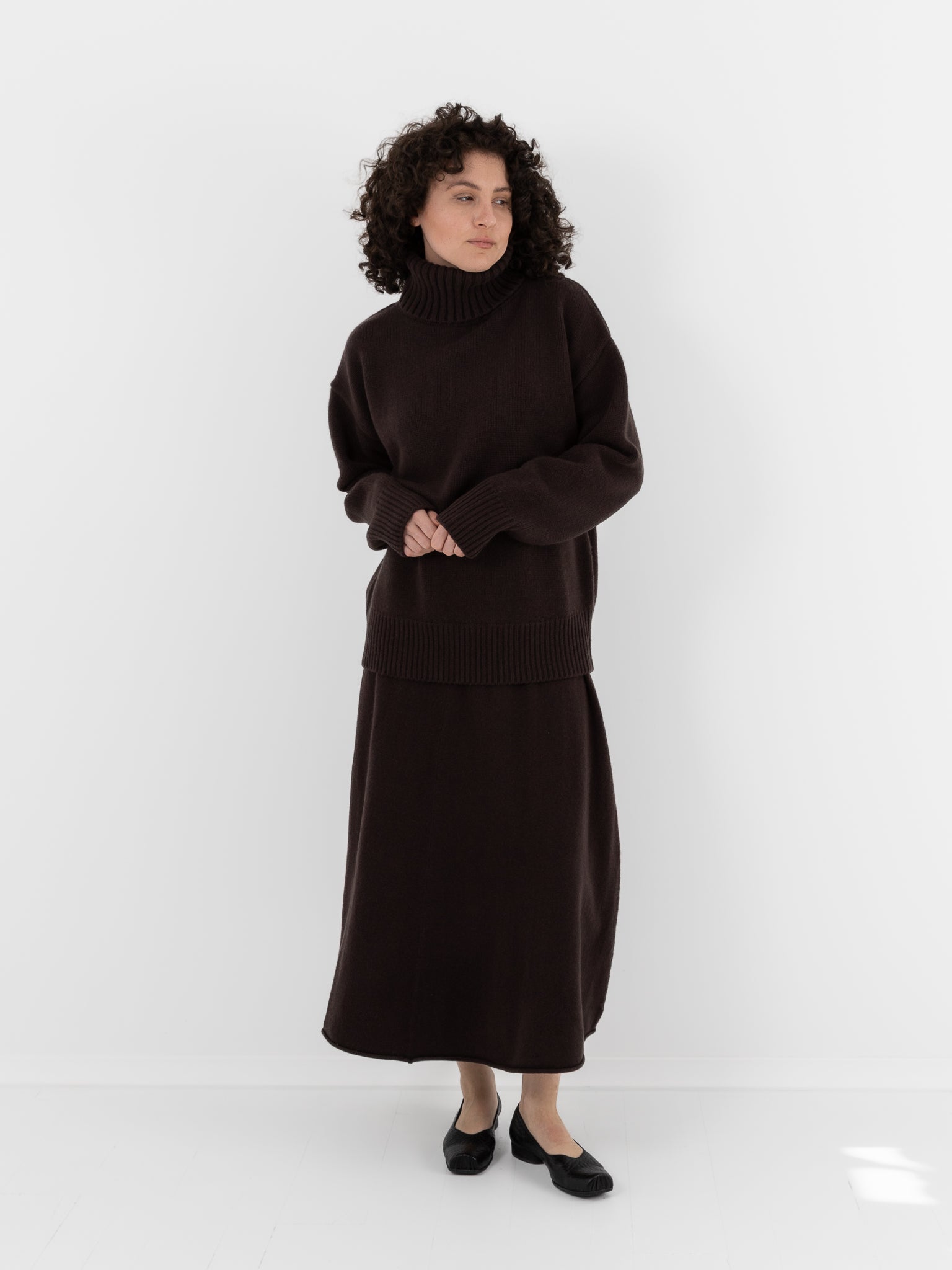 Extreme Cashmere n°20 Oversize Xtra Turtleneck in Dark Brown at