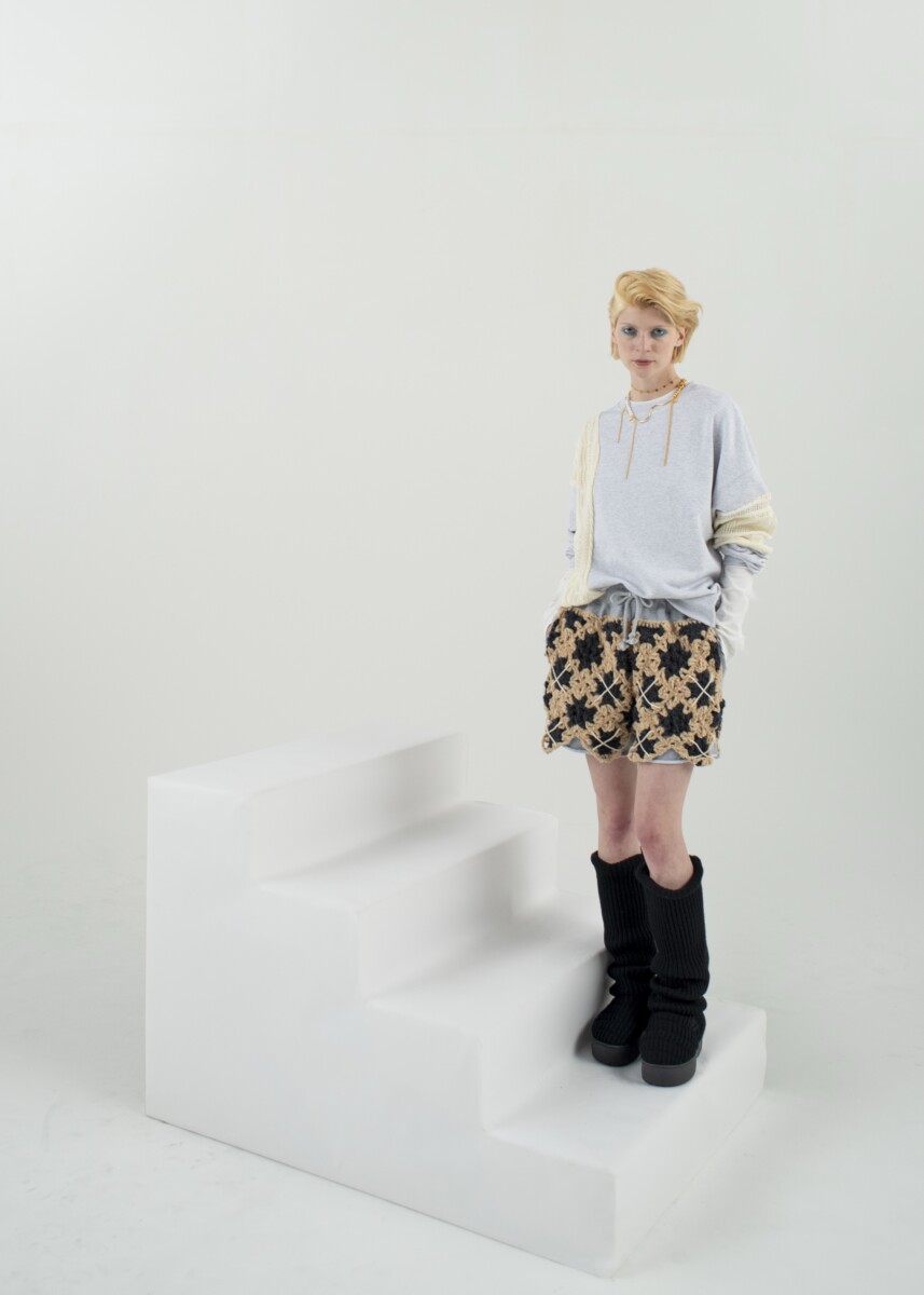 ODAKHA（オダカ）とSUBUが新感覚のブーツ「loose socks boots」を発売