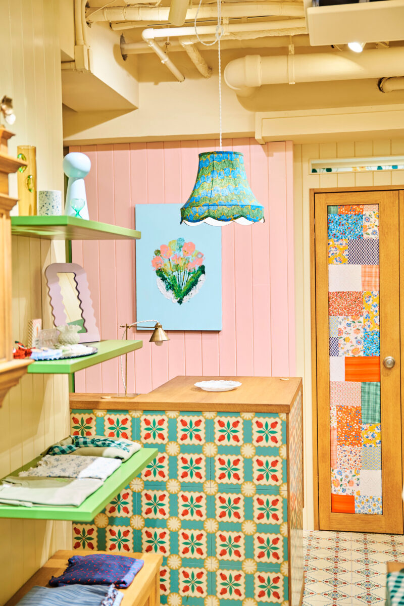 あさぎーにょさんによるアパレルブランドPOPPYの店舗が1周年を記念して