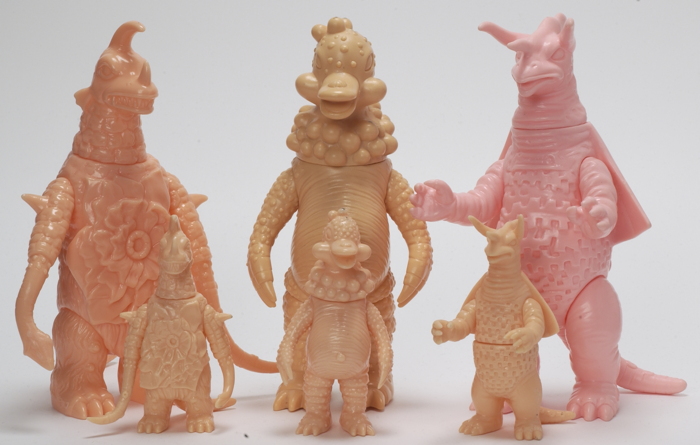 ブルマァクの幻の金型よりミドルサイズ「アストロモンス」が登場