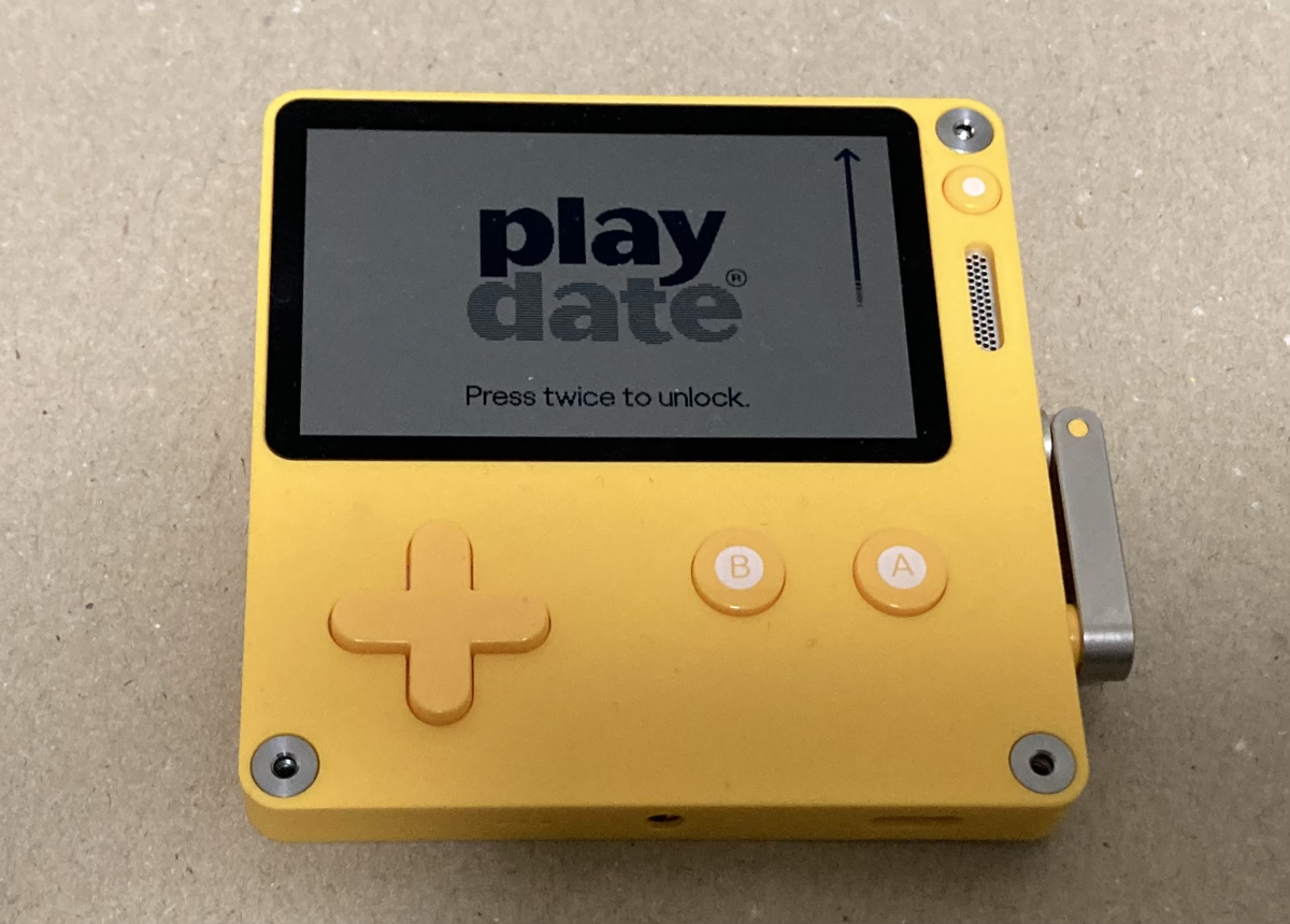キュートなクランク付き携帯ゲーム機「Playdate」と過ごした日々