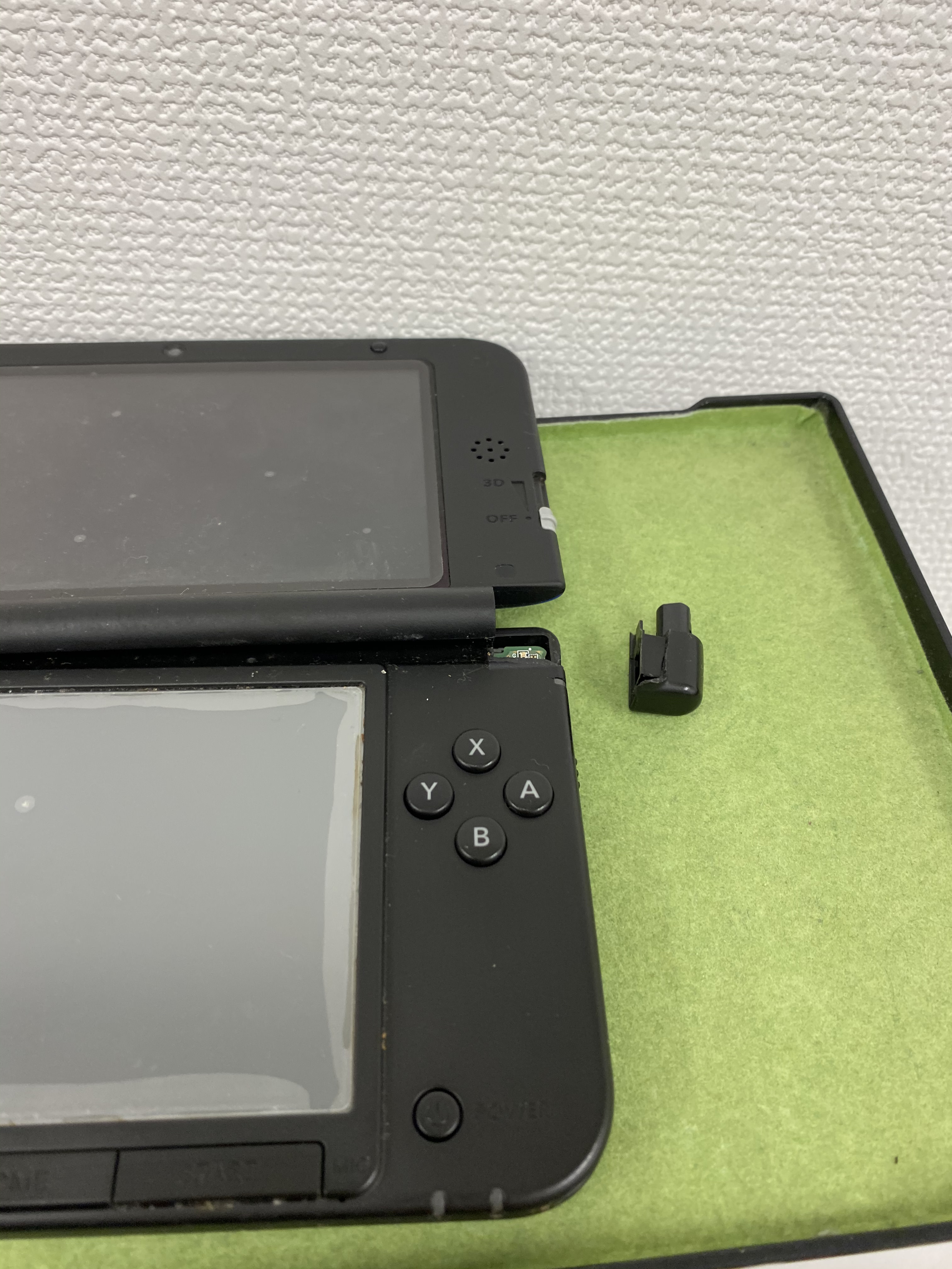 3DS LLフレーム破損！画面がグラグラに。フレーム交換で直ります！お