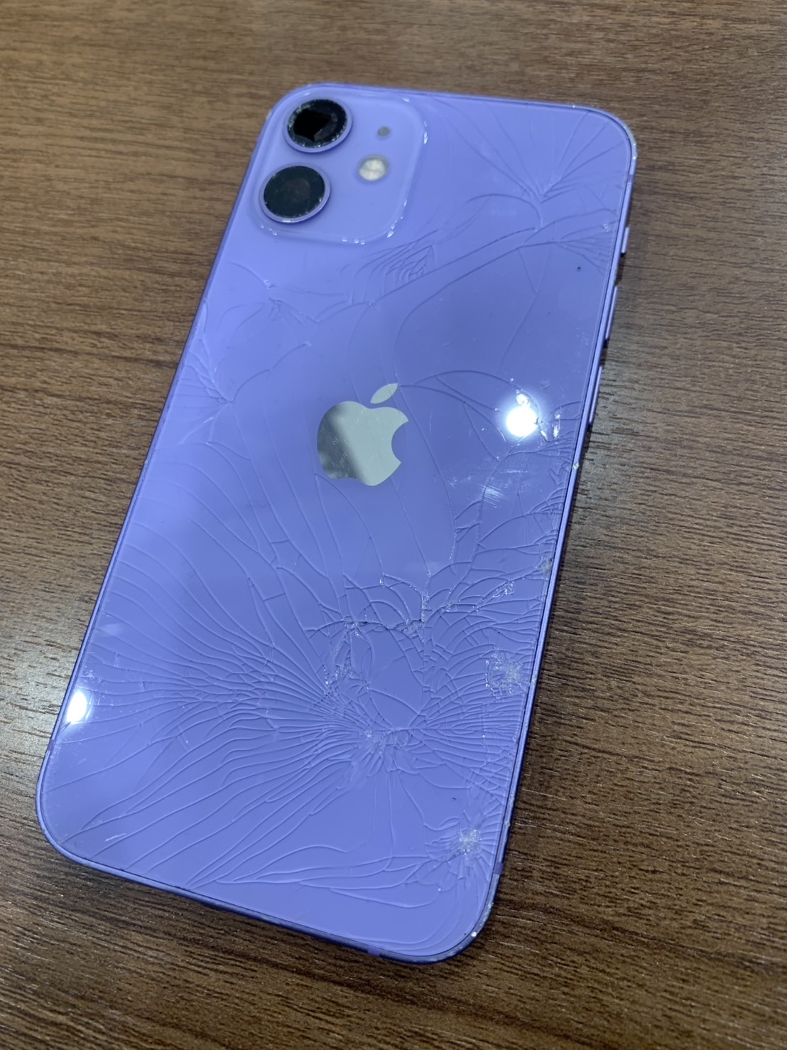 枚方市】iPhone背面割れ修理ならお任せ！最短即日対応可能