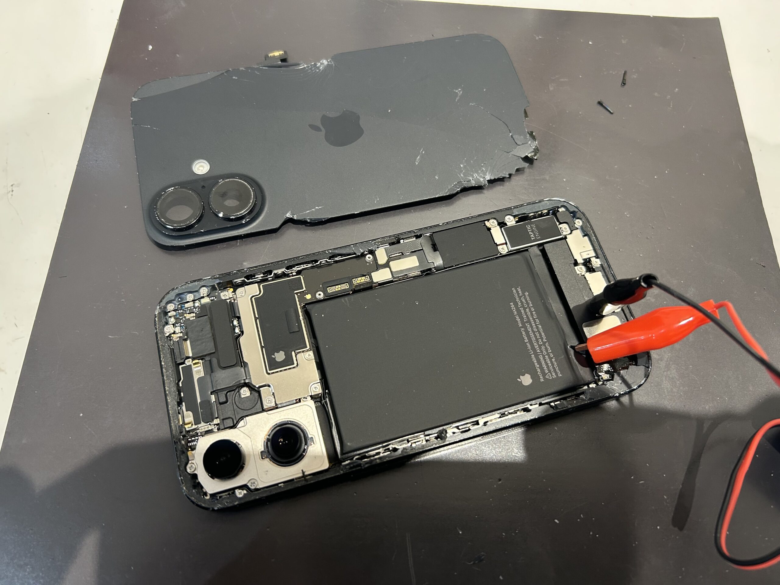 八尾市】iPhone16 バックパネル・フレーム交換修理｜背面割れ