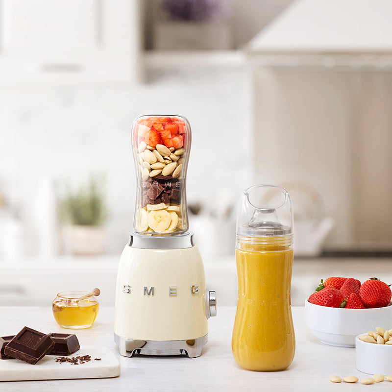 SMEG Personal Blender with 2 Travel Bottles – Retro-Style Cream