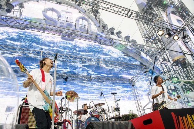 WANIMA 大量の水しぶきを浴びながらライブを堪能するレア体験、『S2O