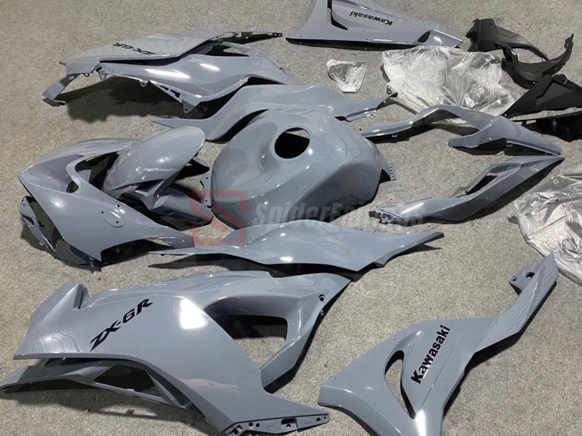 Gloss Grey-Kawasaki ZX6R 2024 – SpiderFairings