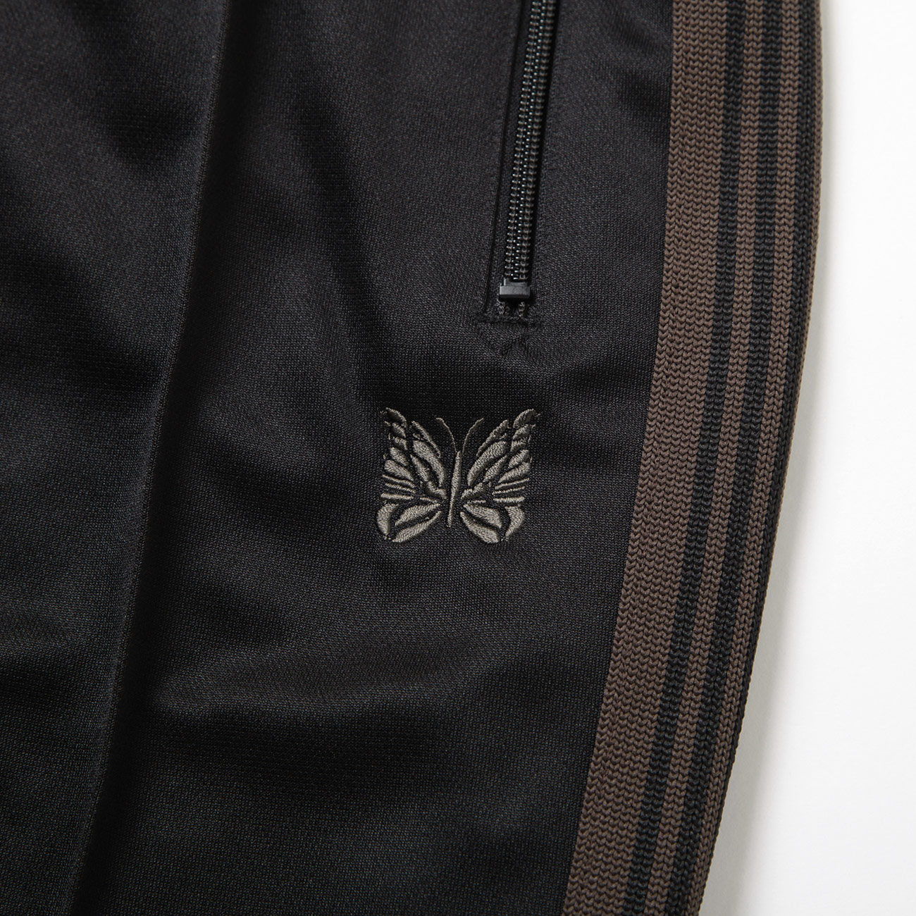 26SS/25AW】Needlesの定番トラックパンツの種類やサイズ感、コーデ紹介