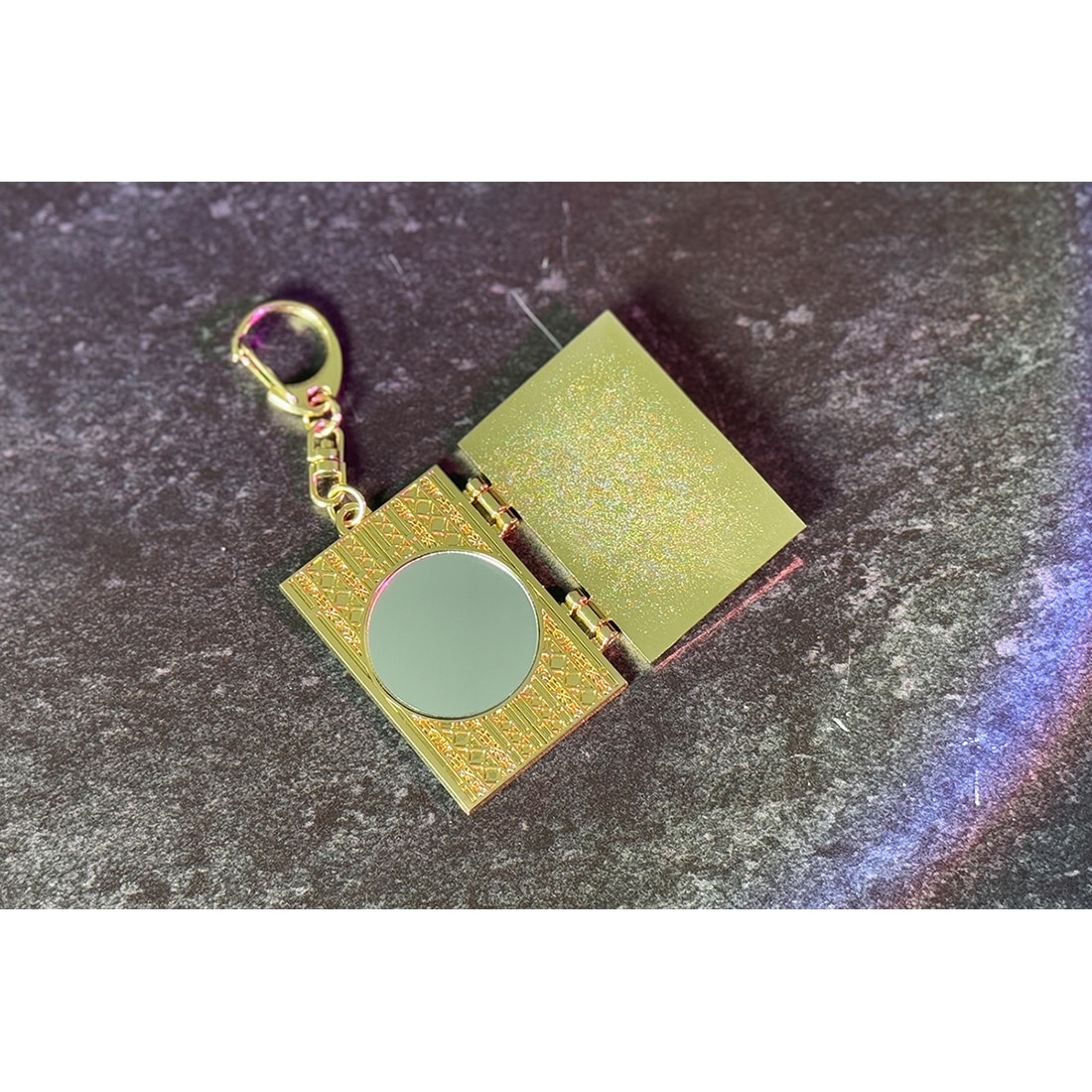 P30th ペルソナ全書風キーホルダー（P3）: グッズ・文具 | カドスト