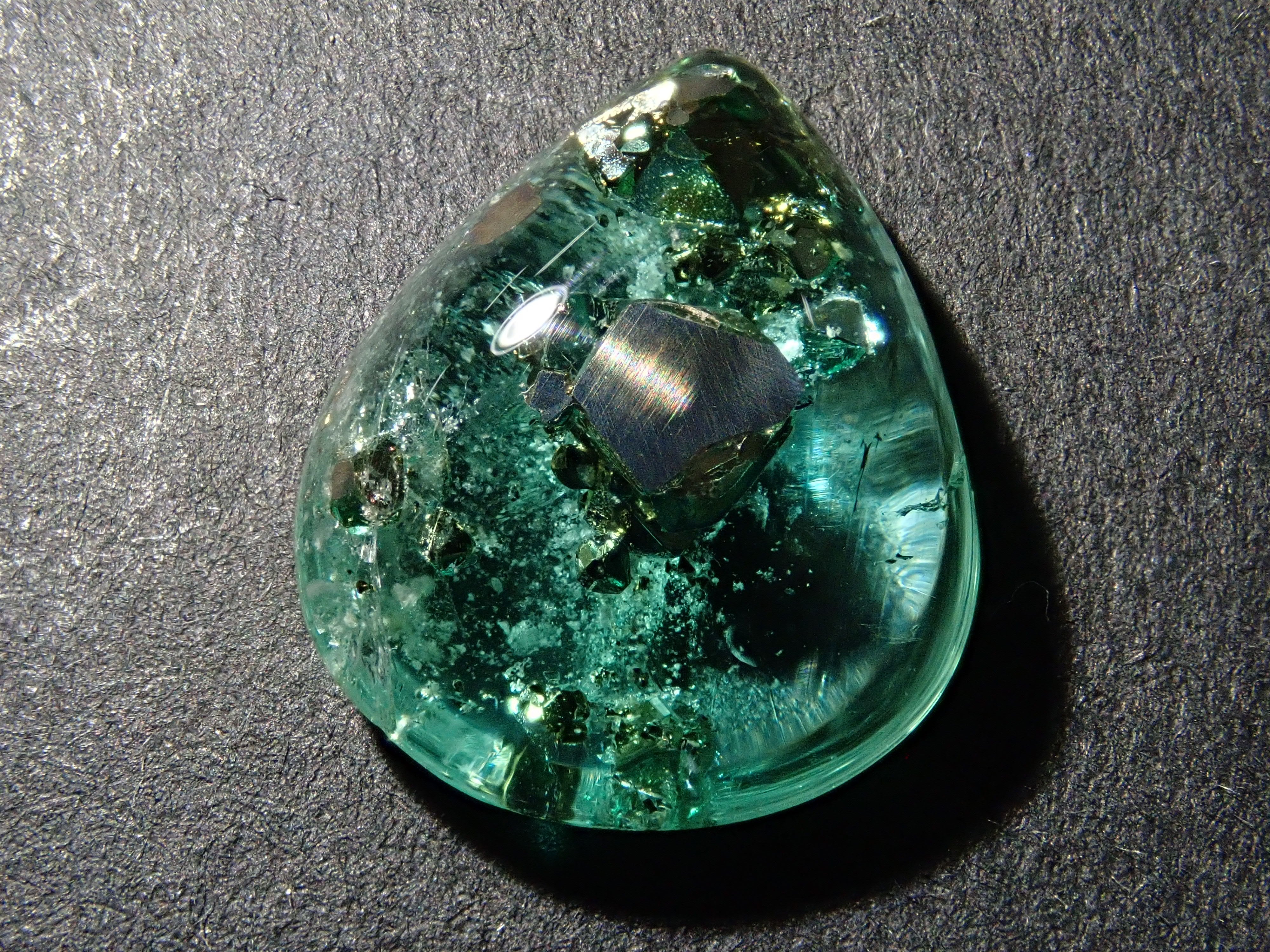 コロンビア産パイライトインエメラルド 6.415ctルース