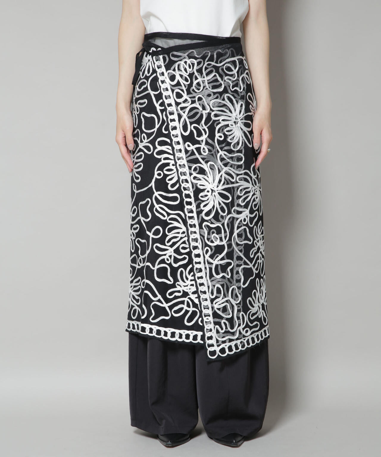 Sara mallika / TULLETAPEEMBROIDERY WRAP SKIRT