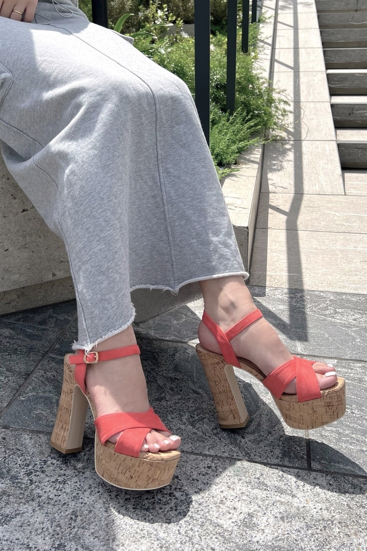 R&E 厚底コルクチャンキーヒールクロスサンダル｜R&E REZOY OFFICIAL STORE