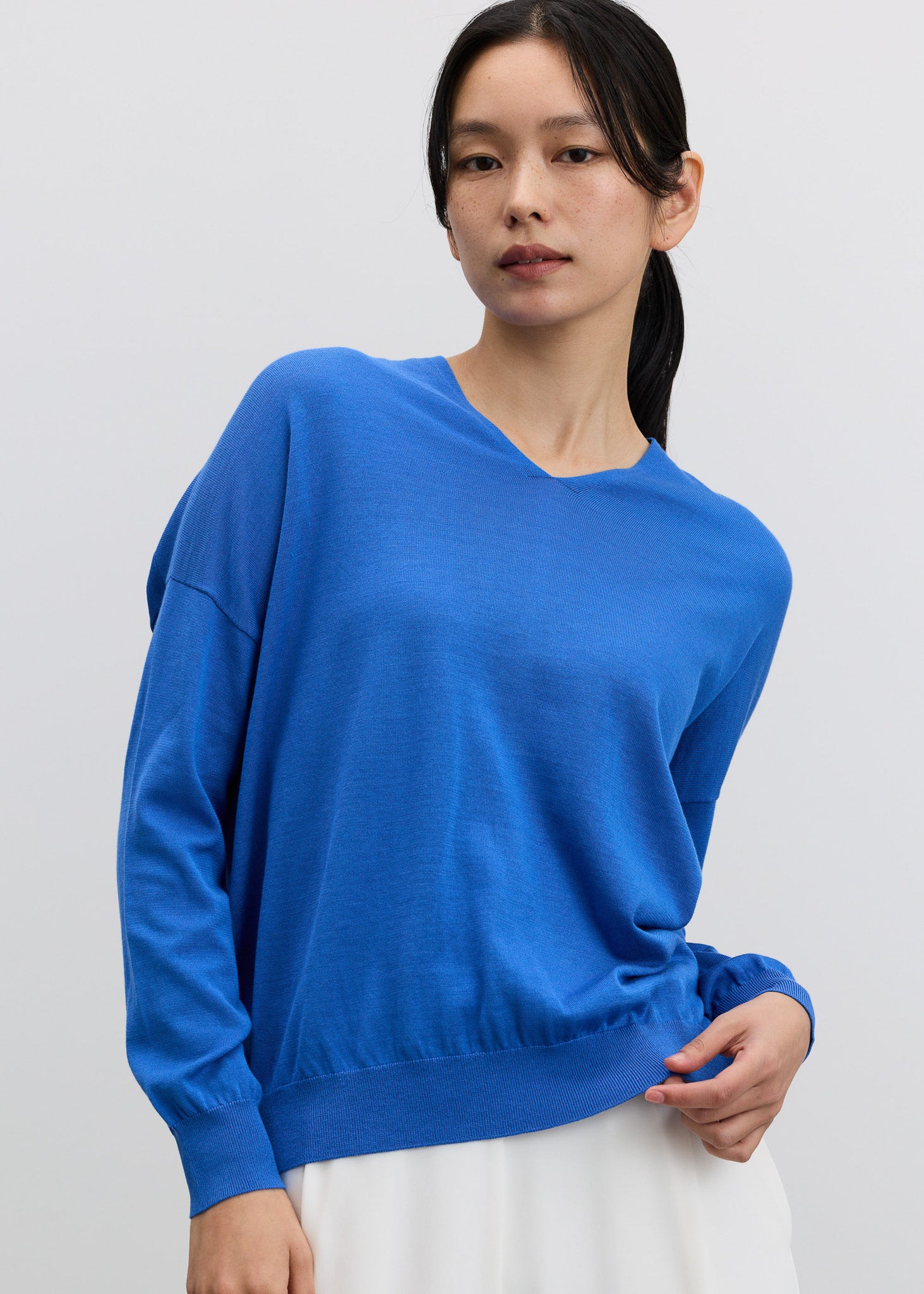 シルクコットンVネックニットプルオーバー - SOÉJU online store｜上質