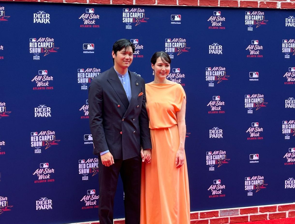 大谷翔平、真美子夫人と「桃色のお揃いコーデ」…夫人が桃色を選んだ