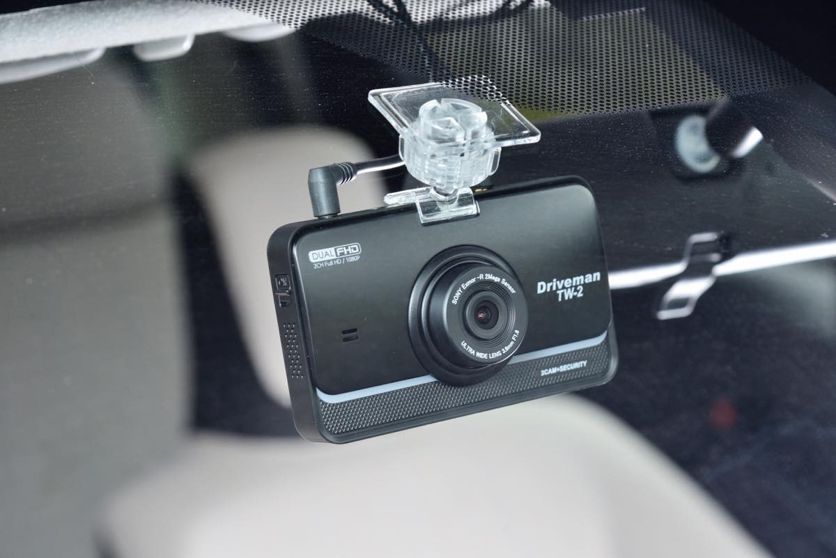 赤外線LED付きで夜間の車内撮影にも対応 －Driveman【最新ドラレコ