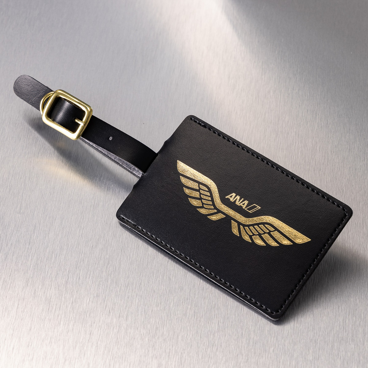 現行ANAパイロットの制服に付いたウイングマーク付き！整理上手なANA