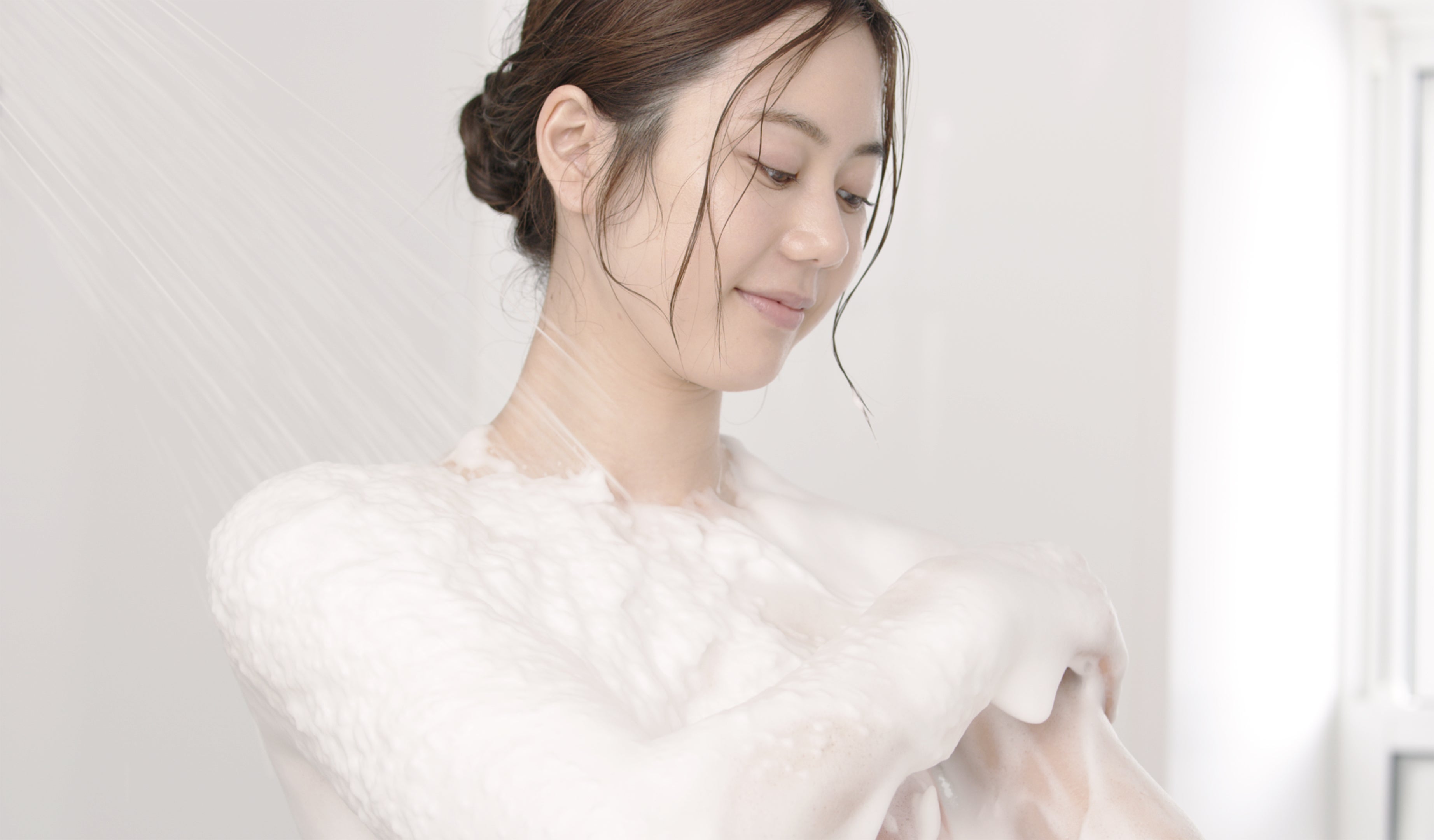 柔らかく温かい泡に包まれる至福の泡シャワー｜KINUAMI U（絹浴み [結