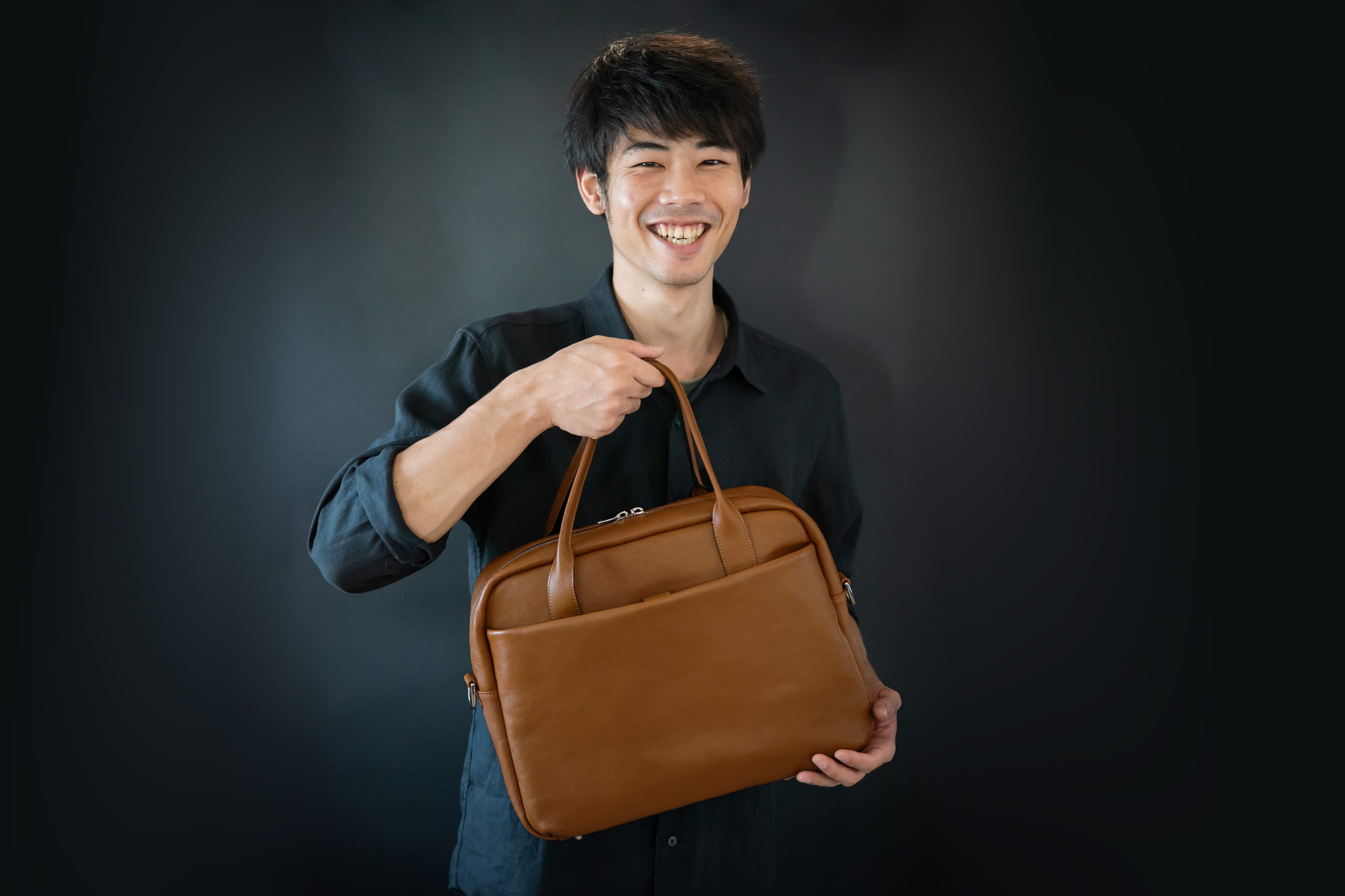 バッグ職人が本気で作る時短な「大人ビジネスバッグ」 カスタマイズも