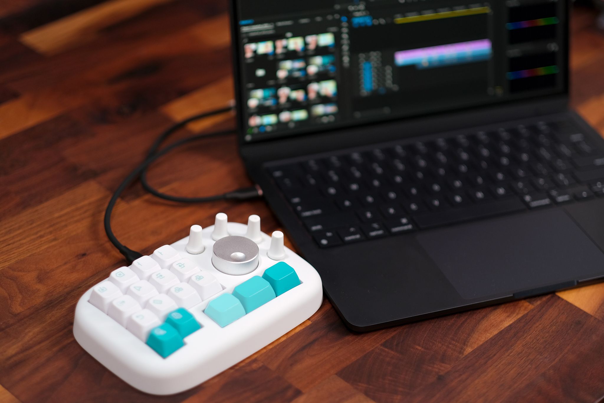 映像やイラストに！究極のクリエイター向け左手デバイス誕生