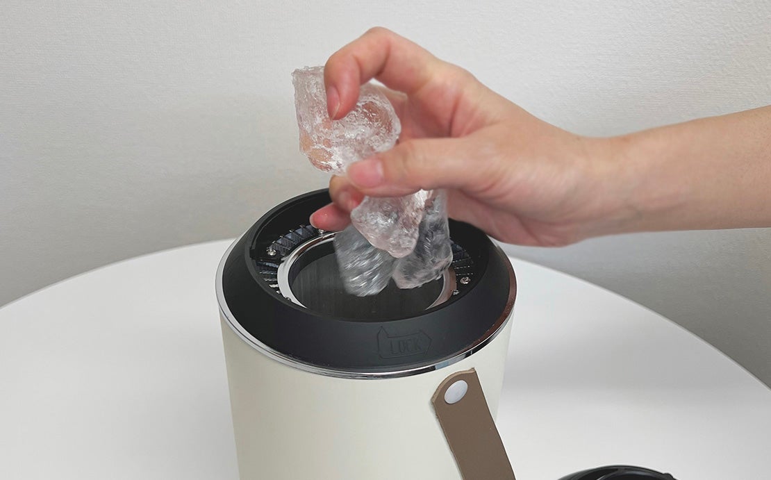 ミストを使わず、湿気を感じないドライで冷たい風の冷風機ドライ