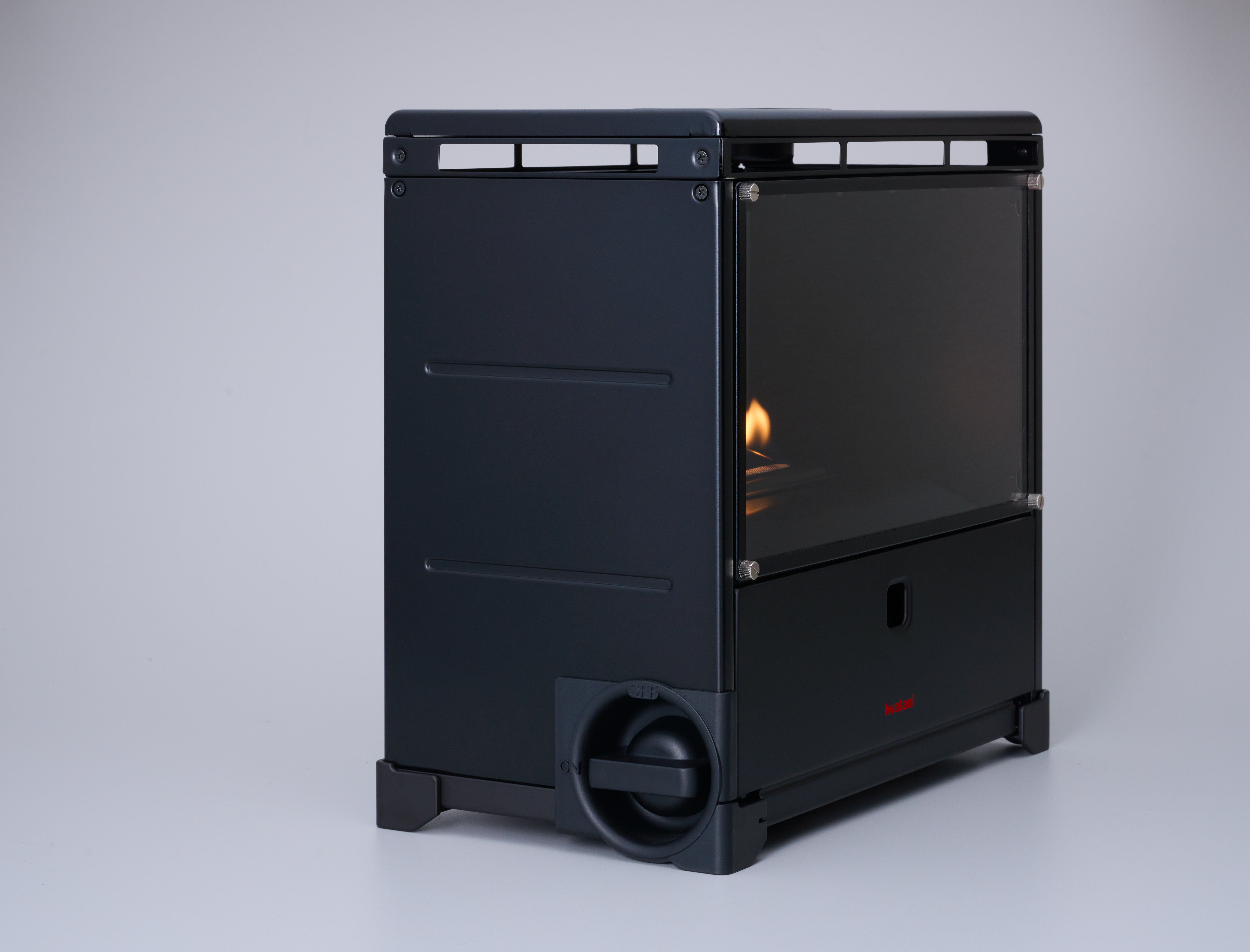 ひとときを楽しむ暖炉という選択肢。岩谷産業が贈る「炎との暮らし