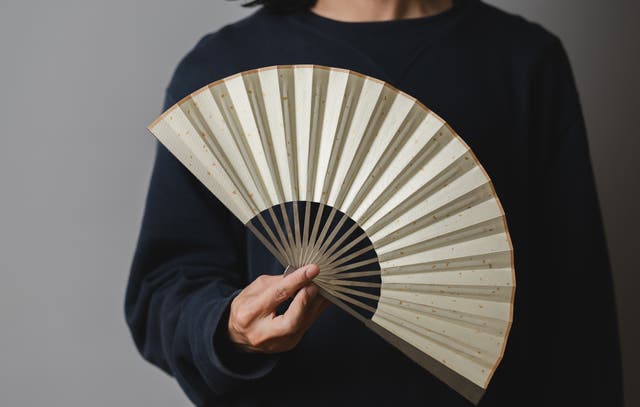 航空機グレードチタンとシルクのプレミアムな扇子：TTi-FAN 718/918