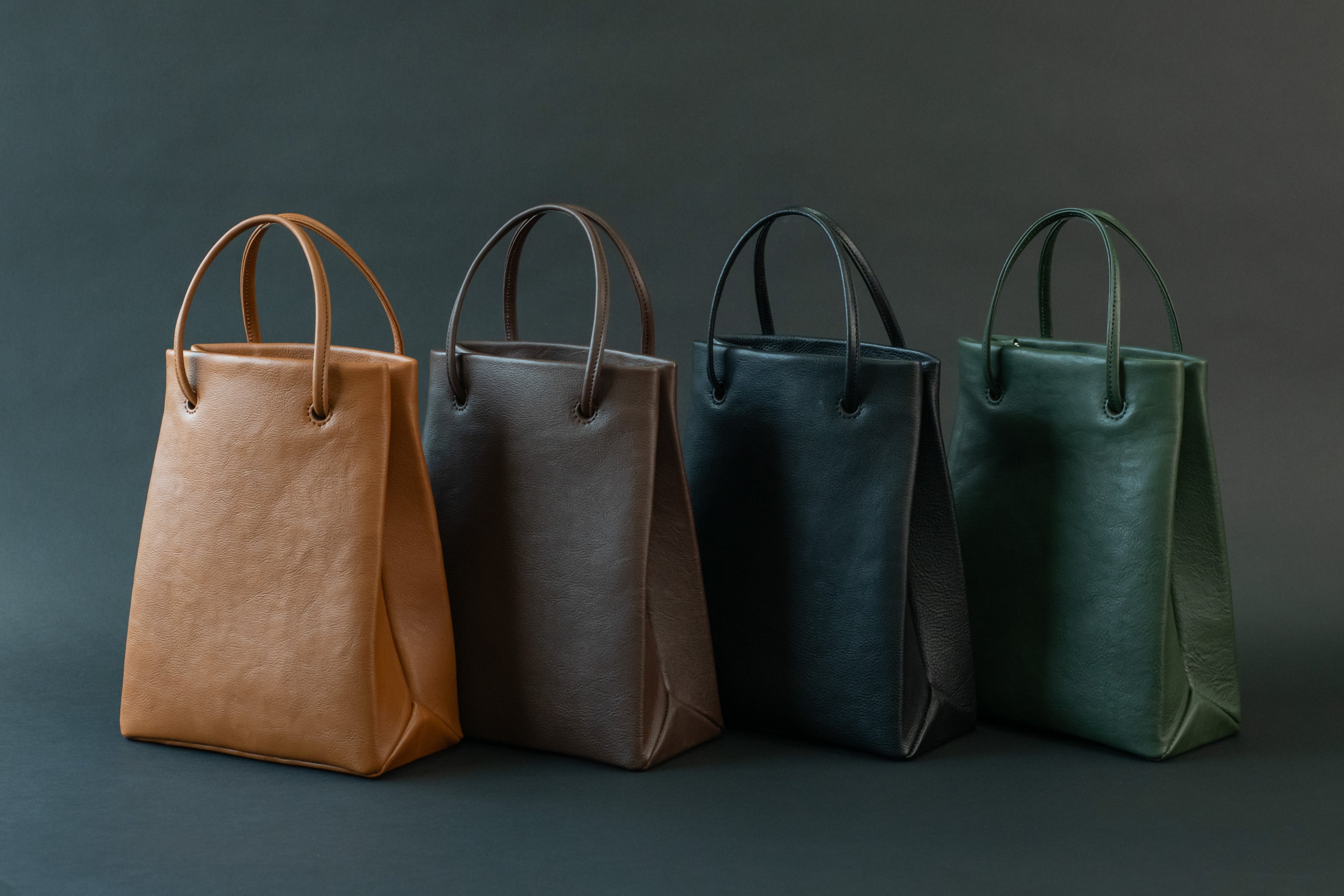 職人がデザインと機能性を追求！ 職人が本気で作る紙袋風「大人革袋 小