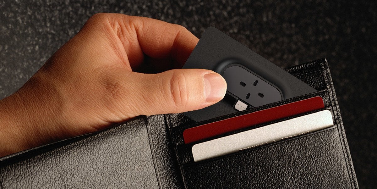 充電不要、スマホに挿すだけ楽々翻訳！財布にも入る多機能スマート翻訳