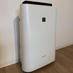 SHARP 空気清浄機 ホワイト 縦型 KC-G50-W 2018年 - メルカリ
