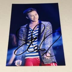 G-DRAGON(BIGBANG) 直筆サイン KGサイズ スチール写真 - メルカリ