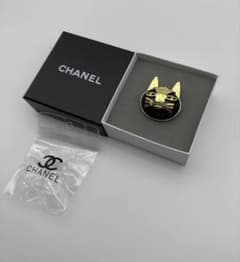 CHANEL ブローチ ブラック×ゴールド エジプトキャット - メルカリ