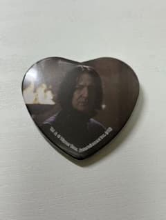 セブルス・スネイプ ハート型缶バッチ - メルカリ