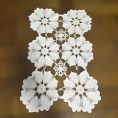 花柄レース編みマルチカバー 約120cm x 80cm - メルカリ
