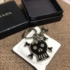 2026年最新】プラダ スカル キーホルダーの人気アイテム - メルカリ