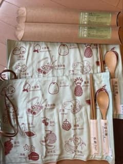 台湾で買ってきた箸3膳セット、ご当地キティちゃん12個