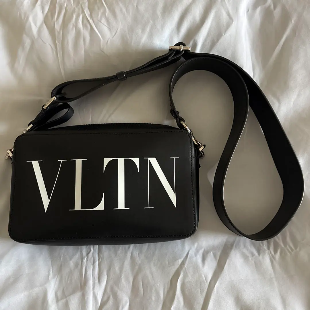 2026年最新】valentinoボディバッグの人気アイテム - メルカリ