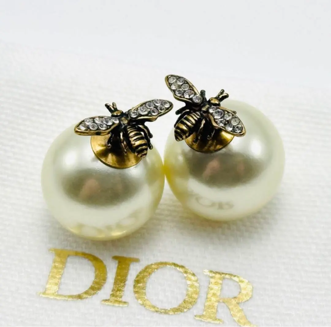 2026年最新】dior ピアス 蜂の人気アイテム - メルカリ