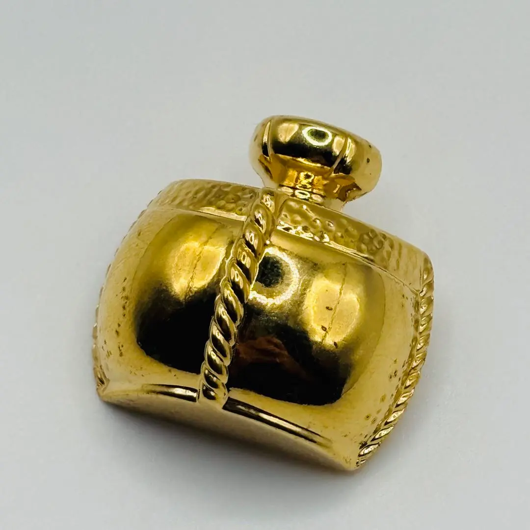 2026年最新】イヴサンローラン ピンブローチの人気アイテム - メルカリ