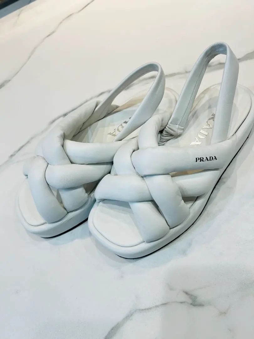 2026年最新】prada ナッパレザーサンダルの人気アイテム - メルカリ